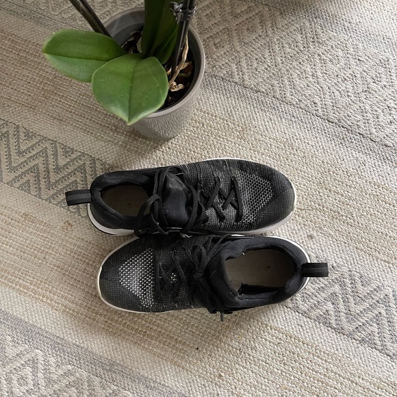 used tennis like new brand Nike size 9 super comfortable - Picture 3 of 3